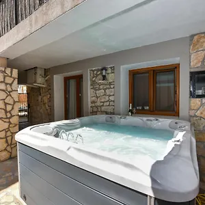 Loro With Jacuzzi Posedarje
