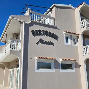  Guest house Pansion Restoran Marin